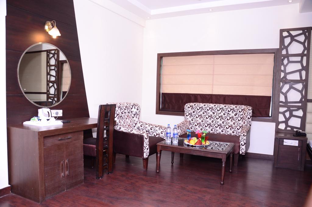 אמריצר Hotel Raj Continental מראה חיצוני תמונה